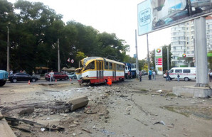 В Одессе обесточенный трамвай попал в аварию (ФОТО)
