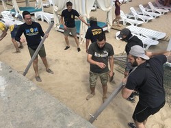 Активисты снесли забор на одесском пляже Отрада (ФОТО)