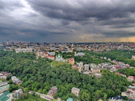 Киев перед сильной грозой с высоты птичьего полета (ФОТО, ВИДЕО)