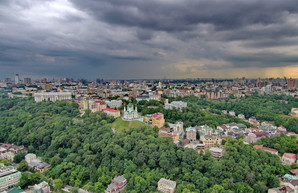 Киев перед сильной грозой с высоты птичьего полета (ФОТО, ВИДЕО)