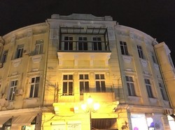 Ещё один одесский памятник архитектуры "украшают" балконом  (ФОТО)