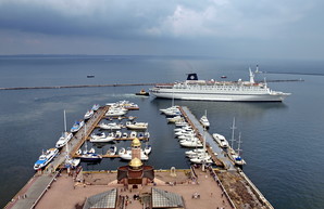 Министр инфраструктуры мечтает превратить Одесский порт в «замечательную марину»