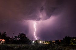 Фотограф показал пугающую красоту грозы под Одессой (ФОТО)