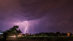 Фотограф показал пугающую красоту грозы под Одессой (ФОТО)