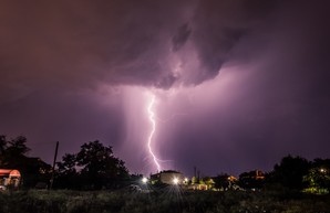 Фотограф показал пугающую красоту грозы под Одессой (ФОТО)