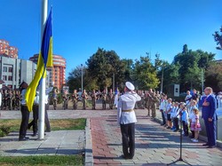 В Одессе торжественно подняли флаг Украины около облсовета (ФОТО, ВИДЕО)