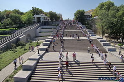 Почти две тысячи одесситов в вышиванках выстроились на Потемкинской лестнице (ФОТО, ВИДЕО)
