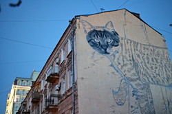 Гигантский кот поселился в центре Одессы (ФОТО)