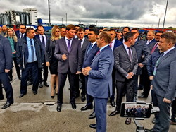 Гройсман в Одессе ознакомился с работой обновленной таможни в порту (ФОТО)