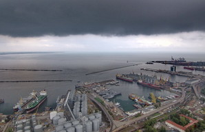 Контейнерный терминал в порту Одессы начал перевалку зерна