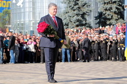 Петр Порошенко на своей родине открыл мемориал защитникам Украины (ФОТО)