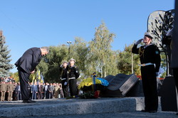 Петр Порошенко на своей родине открыл мемориал защитникам Украины (ФОТО)