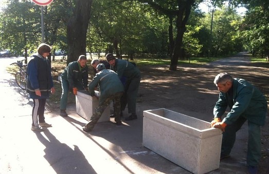 В Одессе закрывают проезды, по которым автомобили могут заехать в парки