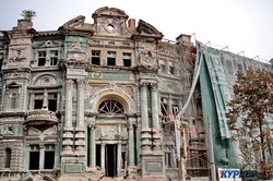Реставрация дома Руссова: заливают бетон и ставят новые балки из металла (ФОТО, ВИДЕО)