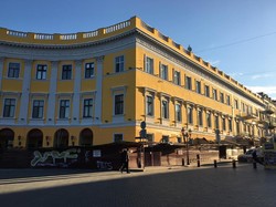 В Одессе завершается реставрация полуциркульного здания около Дюка (ФОТО)