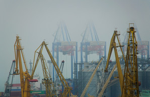 Одесса погрузилась в осенний туман (ФОТО)