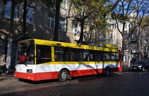 В Одессе запустили электробус: первый рейс стал экскурсией (ФОТО)