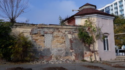 От бывшего памятника архитектуры в Одессе на Фонтане скоро уже вообще ничего не останется (ВИДЕО)
