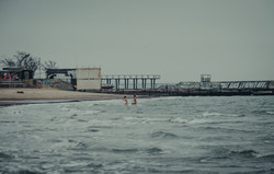 Одесские пляжи после шторма: разбитая набережная и тонны ракушек (ФОТО)