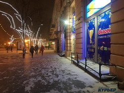 Одессу начинает заваливать снегом (ФОТО)