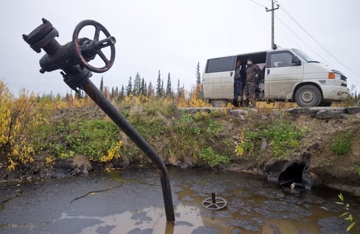 Нефтяное распутье бензоколонки "Россия"