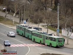 Как в Одессе старые троллейбусы превращают из сочлененных в одиночные (ФОТО)