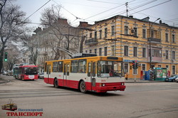 Как в Одессе старые троллейбусы превращают из сочлененных в одиночные (ФОТО)