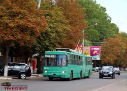Как в Одессе старые троллейбусы превращают из сочлененных в одиночные (ФОТО)