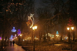 В Одессе Дерибасовская и Горсад зажглись огнями (ФОТО)