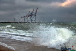 Жестокий зимний шторм обрушился на Одессу (ФОТО, ВИДЕО)