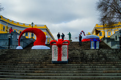 На Потёмкинской лестнице появились новогодние украшения (ФОТО)