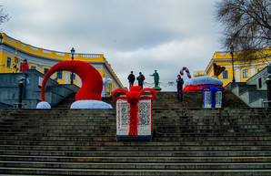 На Потёмкинской лестнице появились новогодние украшения (ФОТО)