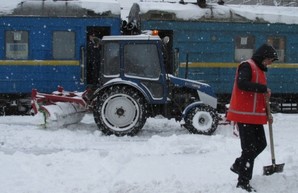На Одесской железной дороге со снегом боролись полторы тысячи человек