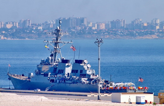США направили в Черное море ракетный эсминец для поддержки своих союзников