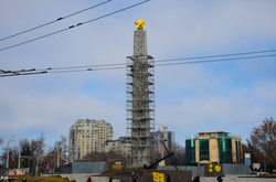 В Одессе начали ремонтировать обелиск в честь освобождения города (ФОТО)