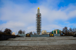 В Одессе начали ремонтировать обелиск в честь освобождения города (ФОТО)