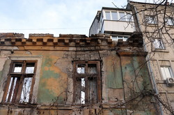 В Одессе разбирают развалины на улице Екатерининской (ФОТО)