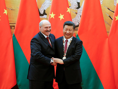 Кто спасал Лукашенко и Беларусь от участи "народной республики"