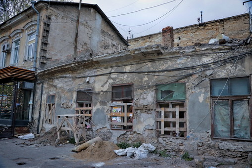 В Одессе начинается стройка в центре города под видом реконструкции старого дома (ФОТО)