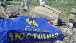 Одесситы провели благоустройство на самом старом казацком кладбище города (ФОТО)