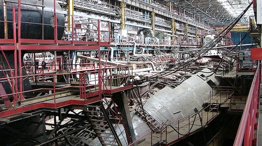 Амурский судостроительный завод погружается на дно с ускорением