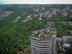 В Одессе крыша высотки превратилась в частную арт-площадку (ФОТО)