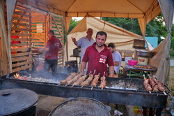 Грузинский фестиваль в Одессе: Мгзавреби, Боржоми, мясо, вино и лимонад (ФОТО, ВИДЕО)