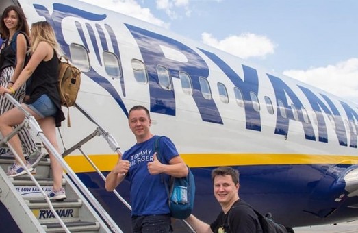 Завтра «Ryanair» начнет летать в Одессу, а вчера выполнил первый рейс в Харьков