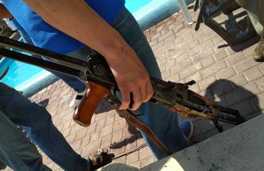 Пляжные войны в Одессе: арендатор угрожал стрелять из автомата по людям (ВИДЕО)