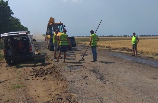 В Килийском районе Одесской области ремонтируют местную автодорогу