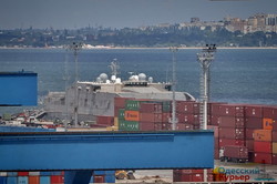 Скоростной катамаран ВМФ США уже прибыл в порт Одессы (ФОТО)