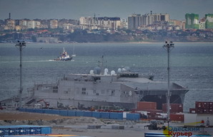 Скоростной катамаран ВМФ США уже прибыл в порт Одессы (ФОТО)