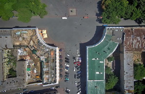Что строят в Одессе на крышах за спиной у Дюка (ФОТО)