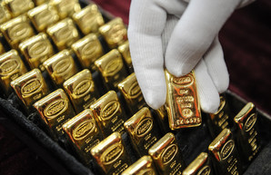 Дефолт отменяется: золотовалютные резервы Украины снова в “плюсе”